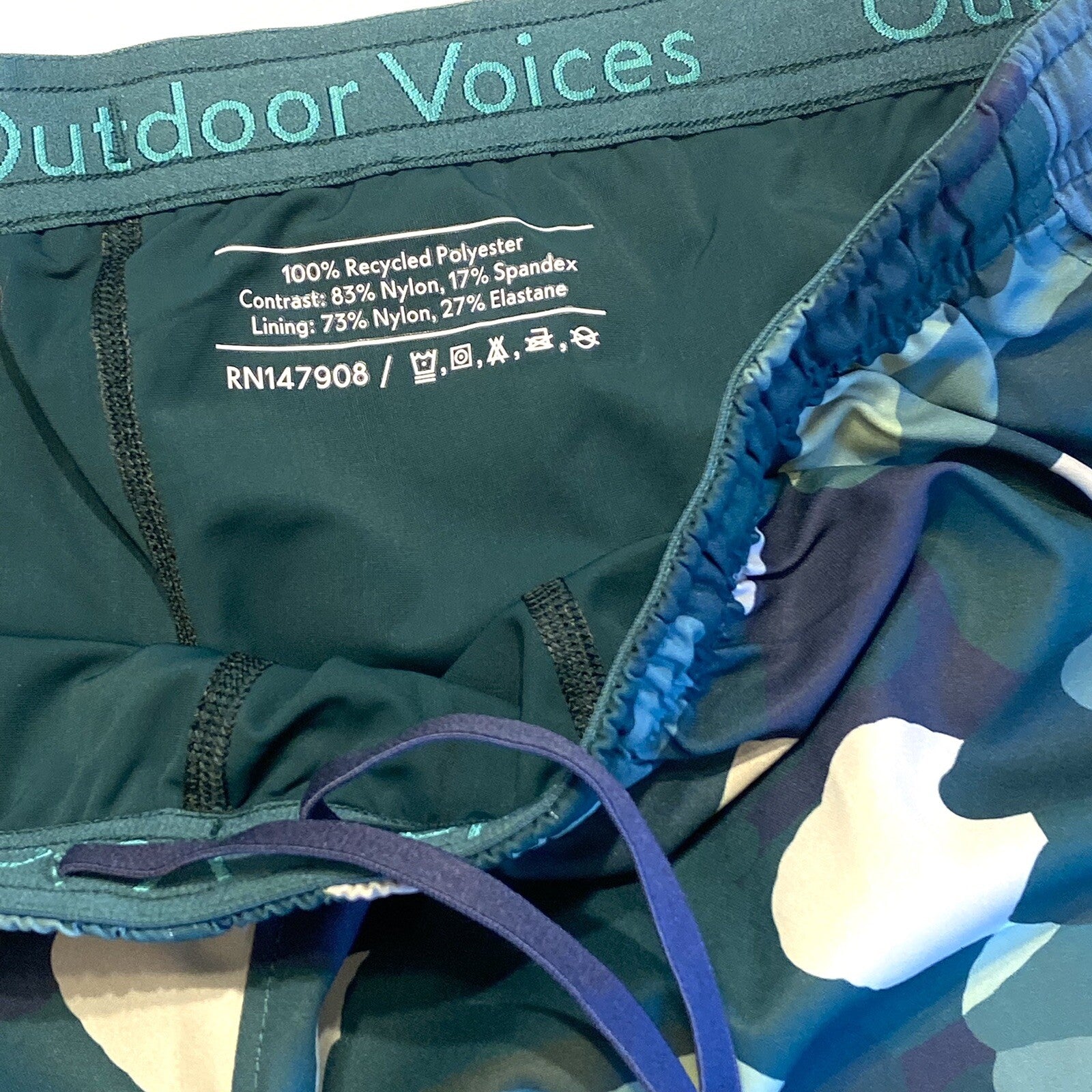 OUTDOOR VOICES Mens High Stride 7in Run Gym Shorts Jasper Camo Green (MSRP $70)