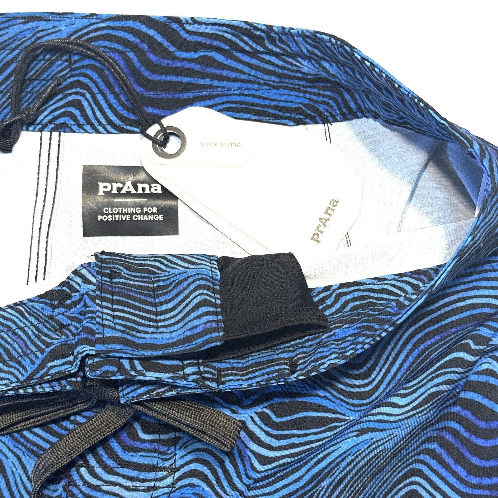 PRANA Mens 7in Fenton Board Shorts Swim Trunks Black Waves Blue (MSRP $65)